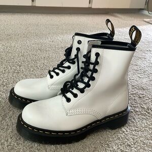 BRAND NEW DR MARTENS!!